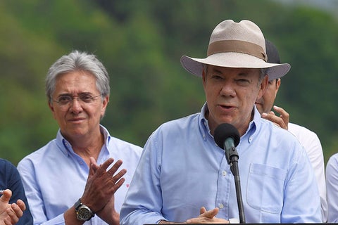 Santos-Presidencia-LA-FM6.jpg