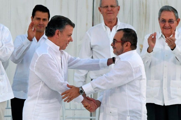 Santos-Timochenco-AFP1.jpg