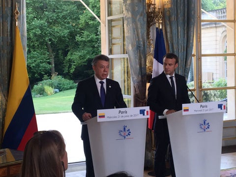 Santos-y-Macron-LA-FM.jpg