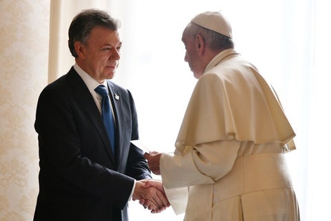 Santos-y-Papa-LAFM-AFP.jpg