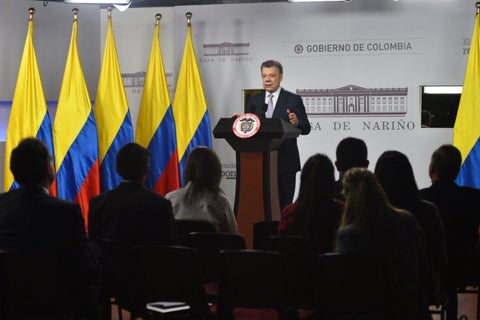SantosRuedadePrensaFOTOOFICIAL.jpg