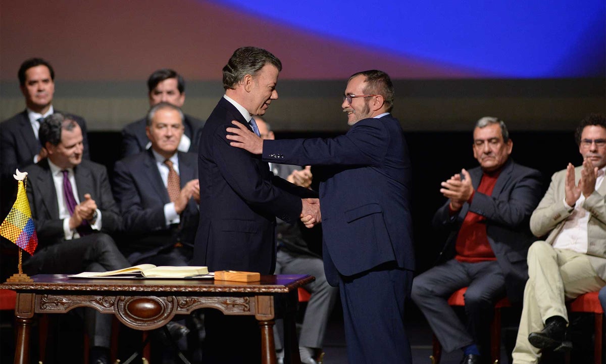 SantosyTimochenkoPazPresidenciaOFICIAL1.jpg