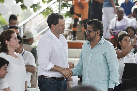 Sergio-Jaramillo-alto-comisionado-para-la-paz-e-Iván-Márquez-Ex-guerrillero-Colprensa-Sofía-Toscano.jpg