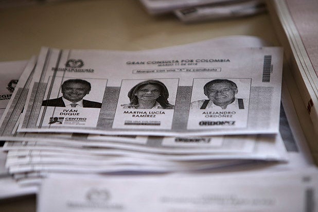 TarjetonCentroDemocraticoFotocopiaFotoLAFMInaldoPerez.jpg