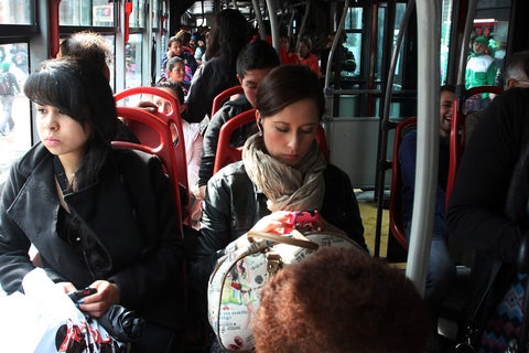 TransmilenioSillasMujeresCOLPRENSA.jpg