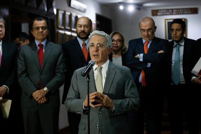 Uribe-y-su-guetto-Colprensa-Juan-Páez.jpg