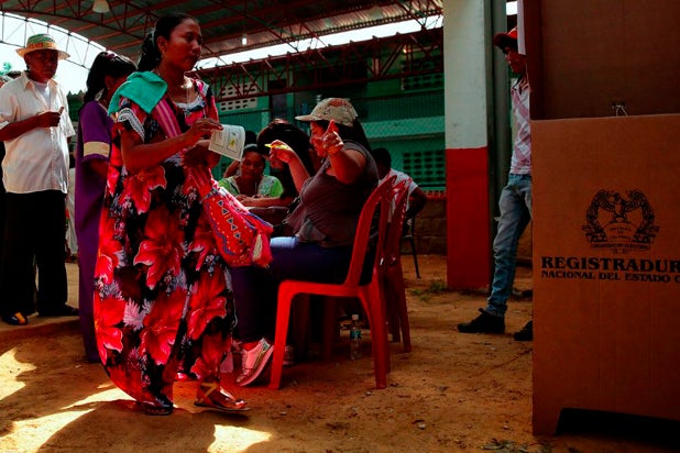 VotacionIndigenaColombiaFotoRegistraduria.jpg