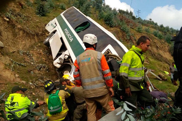 accidene-bus-policí-bomberos.jpg