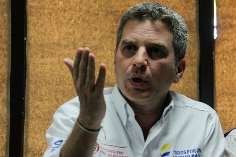 carloscorreacolprensa.jpg