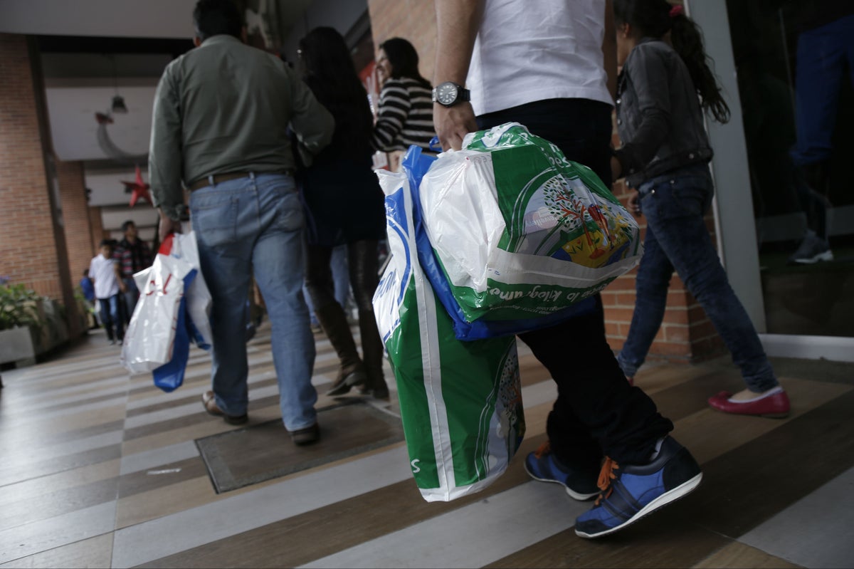 El pico y placa ambiental es una medida que regirá a partir de este sábado.