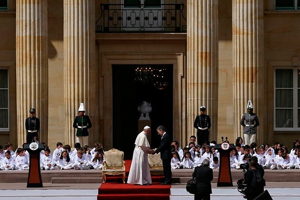 elpapafranciscoysantoscolprensa.jpg