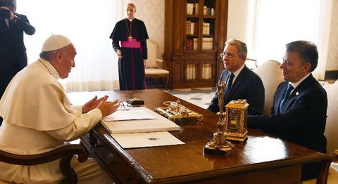 fotosantosuribepapavatican1.jpg