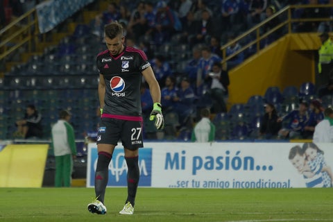 nicolasvikonis1refcolprensalafm1.jpg