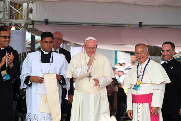 papafranciscocartagena.jpg