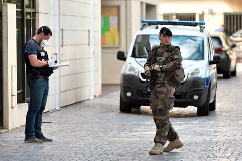 parismilitaresafp.jpg