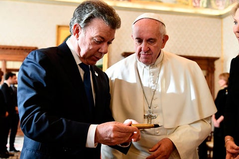 santosyelpapafranciscoafp.jpg