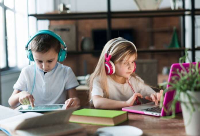 Cuarentena En Colombia Tips Para Ayudar A Sus Hijos A Estudiar Online La Fm Los niños estudiando crecen, se desarrollan y maduran. ayudar a sus hijos a estudiar online
