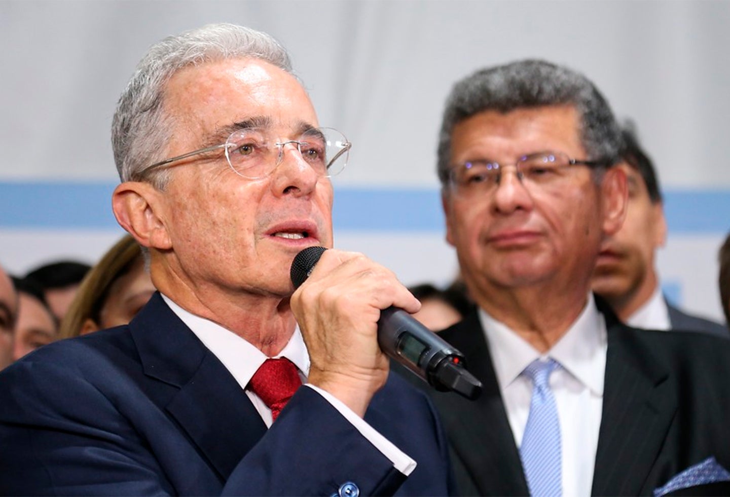 El expresidente Álvaro Uribe Vélez y Jaime Granados, uno de sus abogados defensores