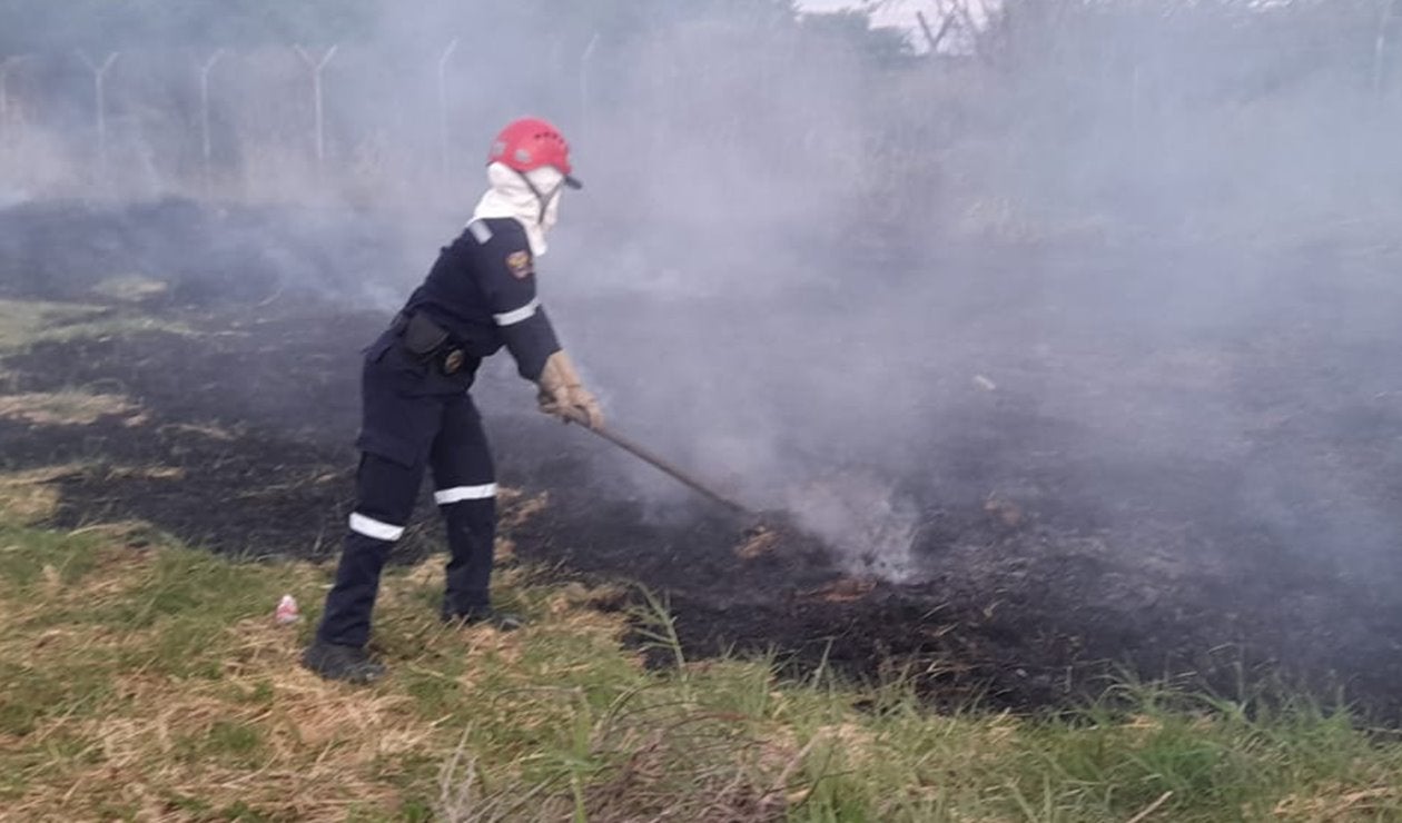 ¡El colmo! Mientras los bomberos apagaban un incendio en Nazareth, les robaron dos motosierras