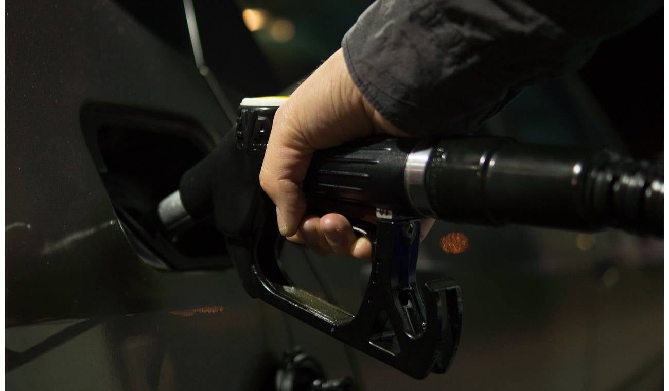 El precio de la gasolina en Bogotá es $13.373 Gasolina dura más con el tanque lleno