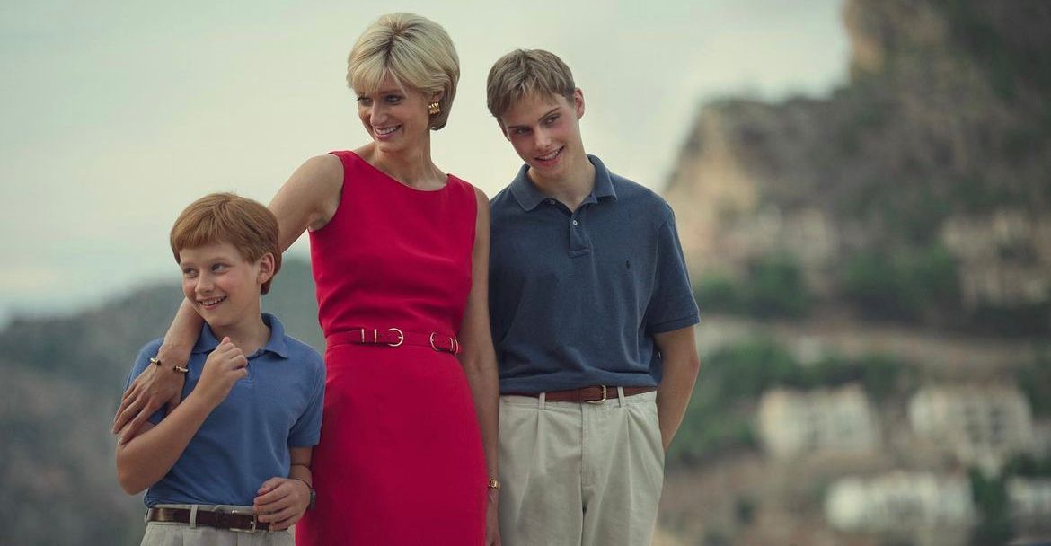 Lady Di, junto al principe William y Harry en la serie 'The Crown'