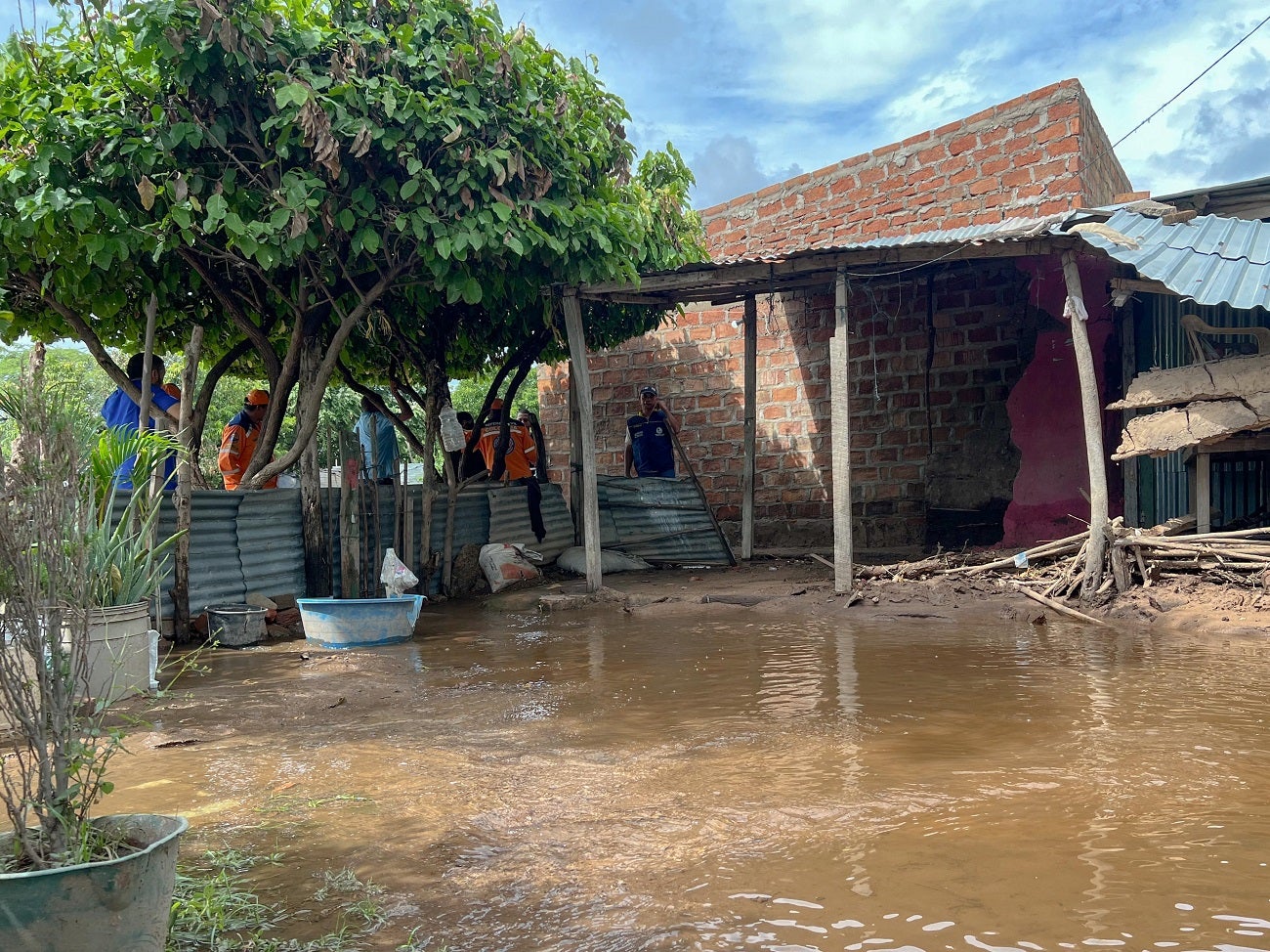 Afectaciones dejaron fuertes lluvias en Barrancas y Fonseca.