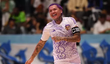 El cantante colombiano Blessd, dueño del Vendsyssel FF, equipo de fútbol de Dinamarca.