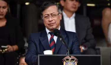 El expresidente Álvaro Uribe acusa a Gustavo Petro de motivar el atentado contra Miguel Uribe Turbay
