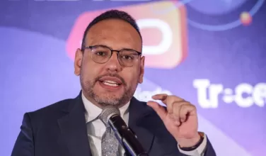 Ministro Molina presenta proyecto de Ley Internet Solidario para garantizar acceso a internet fijo a hogares vulnerables. Estrato uno tendría tarifa reducida y estratos cinco y seis un recargo del 20-30
