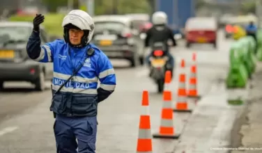 Sanción de 604.100 y inmovilización del vehículo para quienes incumplan norma de pico y placa en retorno masivo a Bogotá durante puente festivo de la Asunción de la Virgen.