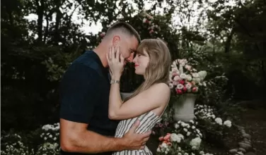 Taylor Swift y Travis Kelce anuncian su compromiso con un espectacular anillo de diamantes