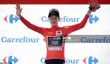 El equipo UAE Team Emirates se lleva la contrarreloj por equipos en la Vuelta a España, con Jonas Vingegaard recuperando el maillot rojo.