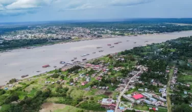 La isla de Santa Rosa de Perú se caracteriza por ser un punto de tránsito constante de personas y mercancías.