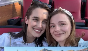 Chloë Grace Moretz y Kate Harrison se casan en una íntima ceremonia en París, luciendo vestidos de Louis Vuitton. 