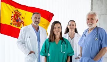 España abre vacantes para enfermeros y médicos colombianos