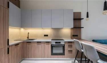 Consejos para organizar la alacena: vaciar, limpiar, clasificar y optimizar el espacio. ¡Aprovecha al máximo tus recursos y mantén tu cocina ordenada!