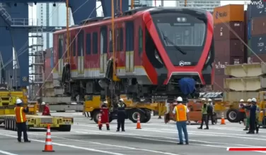 Llegada del primer tren del Metro de Bogotá a Cartagena! Protocolo de descarga completado. 