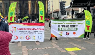 CUT y CGT se movilizaron en la Plaza de Bolívar para apoyar las reformas a la salud y pensional