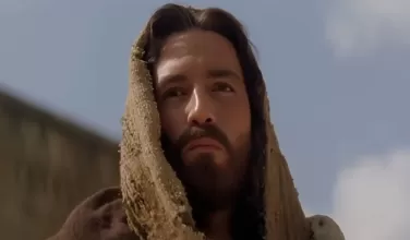 Mel Gibson anuncia la secuela de La Pasión de Cristo 2004, The Resurrection of the Christ La resurrección de Cristo, sin Jim Caviezel ni Monica Bellucci. La película se lanzará en dos partes en 2027, mostrando una historia compleja y emocionante.