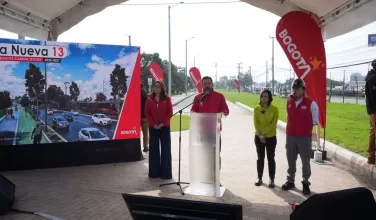 El alcalde mayor, Carlos Fernando Galán, junto a autoridades locales, presenta avances del proyecto La Nueva 13 para mejorar movilidad en Bogotá. Inversión de 2,4 billones beneficiará a 1,6 millones de personas.