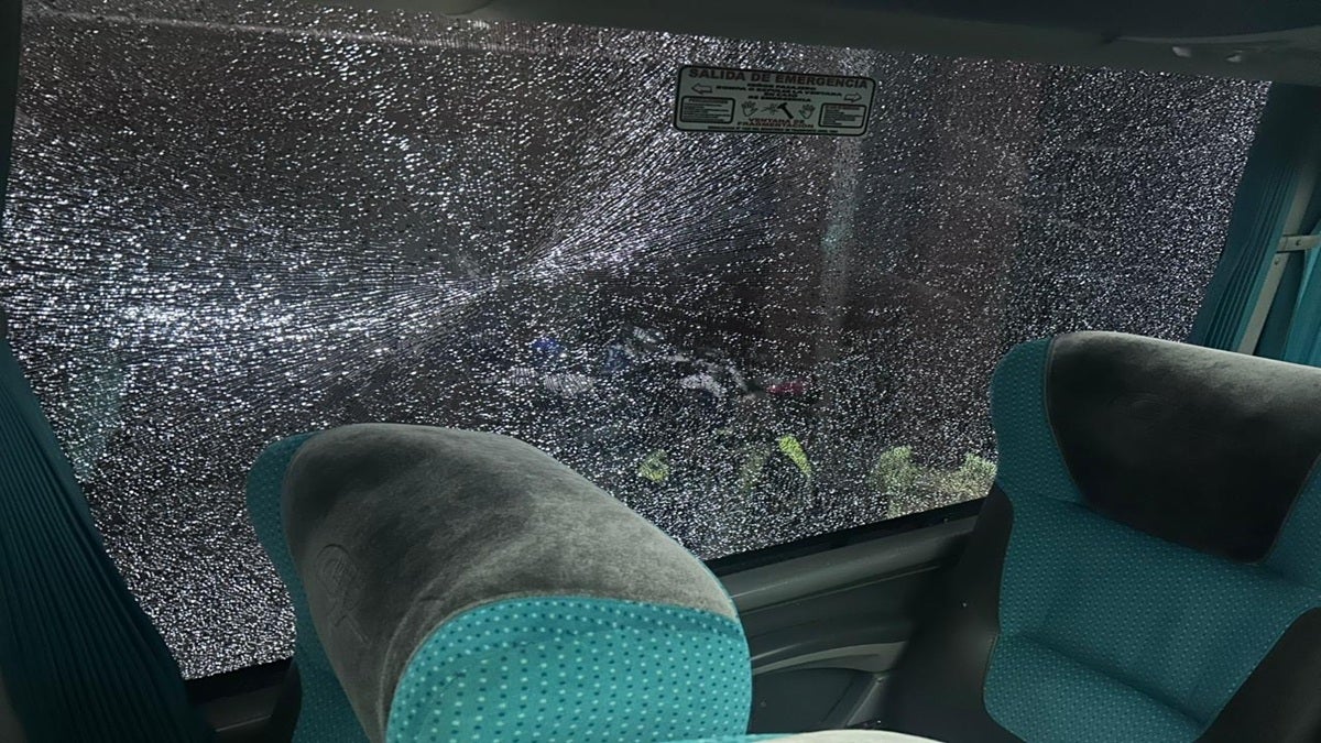 Autoridades detuvieron a la persona que atacó el bus de Millonarios cuando ingresaba al estadio Atanasio Girardot