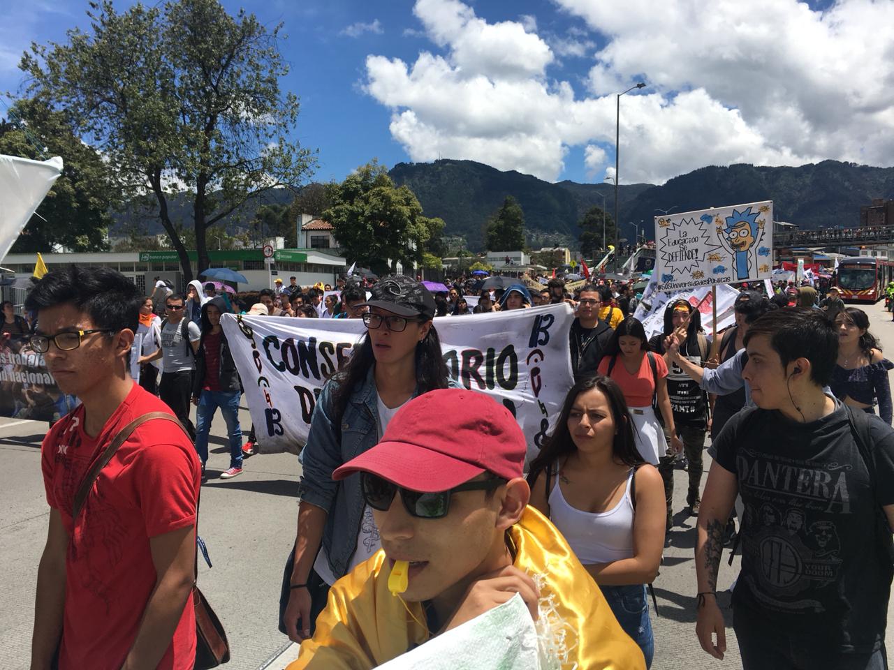 Marcha universitaria por la educación superior se toma de nuevo las