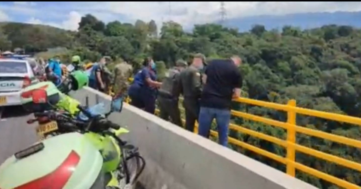 En Ibagué mujer se lanzó de puente con su hijo de 5 años en brazos La FM En Ibagué mujer se lanzó de puente con su hijo de 5 años en brazos La FM