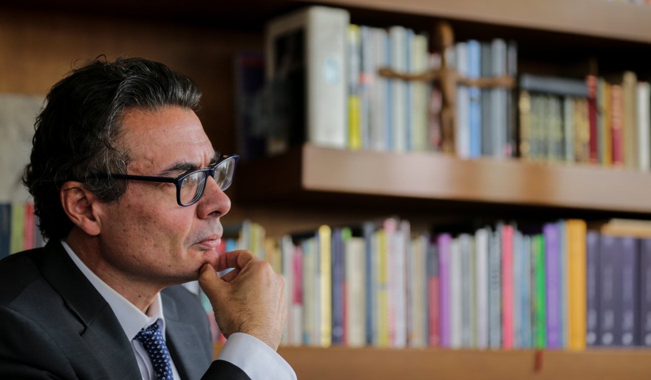 Alejandro Gaviria cuestiona la postura democrática de Petro