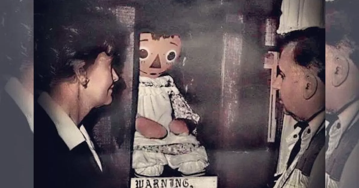 Los DIEZ objetos MALDITOS del museo WARREN en 'EL CONJURO'