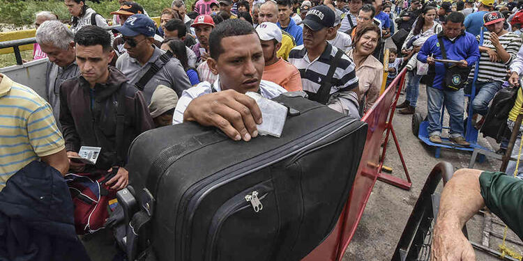 Venezolanos en frontera con Colombia. Venezolanos en frontera con Colombia.
