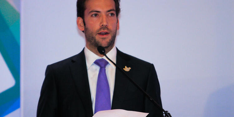 Martín Santos, hijo de Juan Manuel Santos, el constante crítico del uribismo