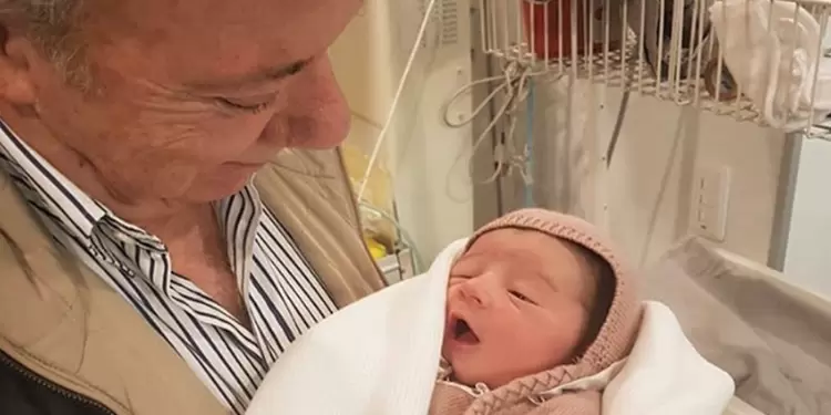El presidente Santos con su primera nieta, Celeste