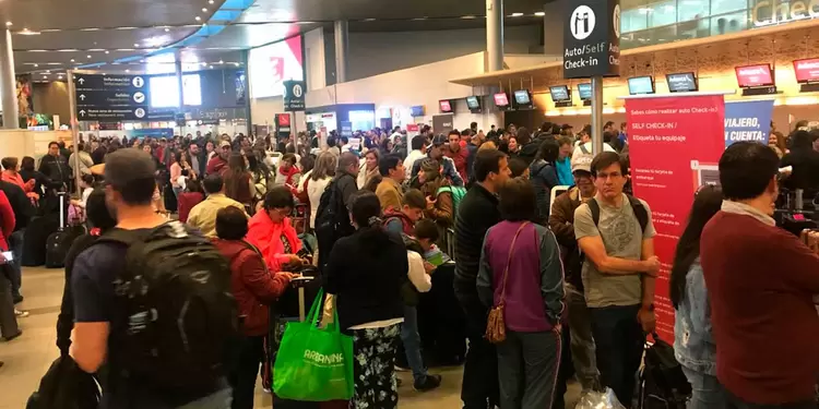 Pasajeros afectados por retrasos en vuelos en El Dorado Pasajeros afectados por retrasos en vuelos en El Dorado