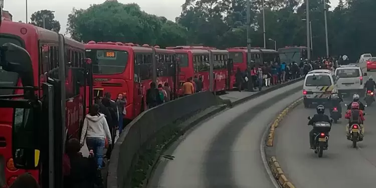 Trancón Transmilenio en Suba